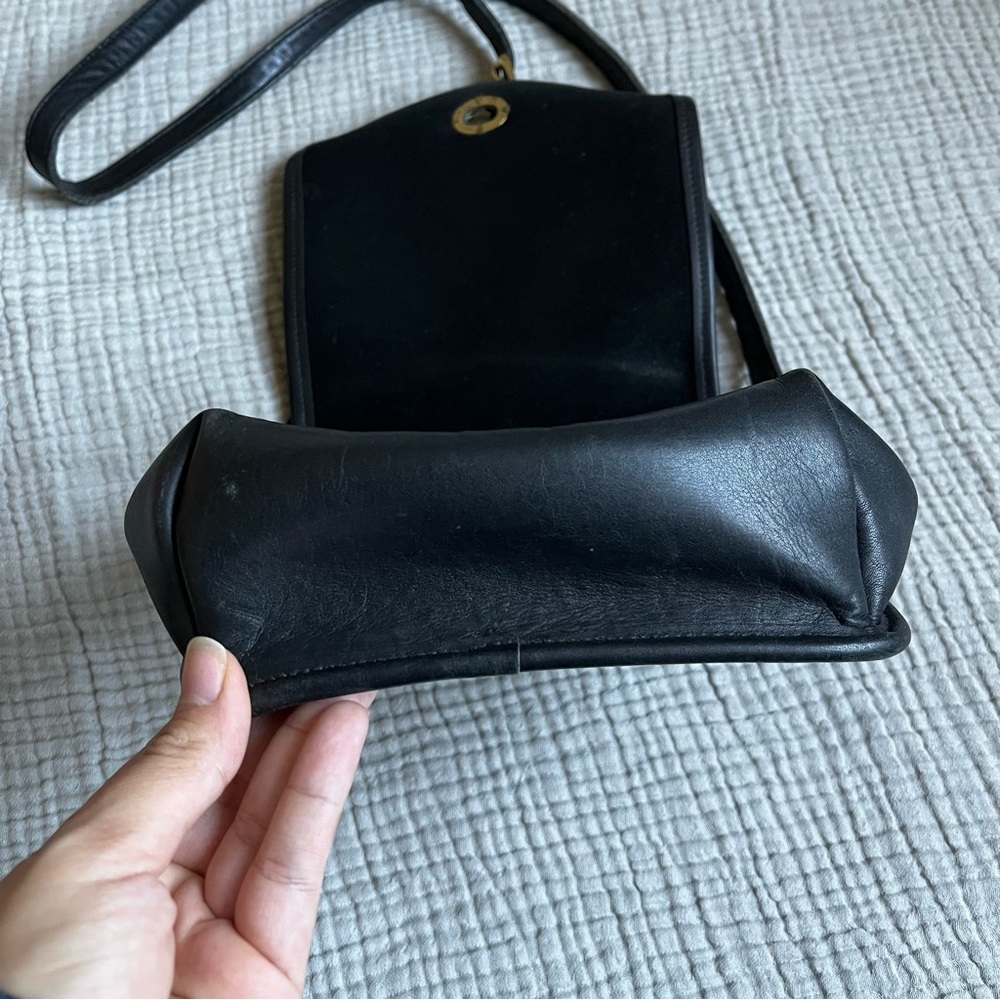 Vintage Coach 1990s 90s black genuine leather crossbody purse - Picture 9 of 12